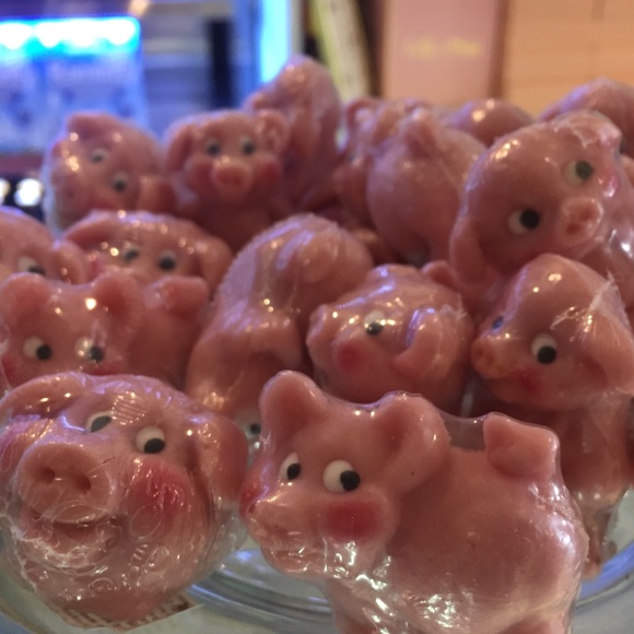 Meet your Posher, Sierra - Picture 1 of 1